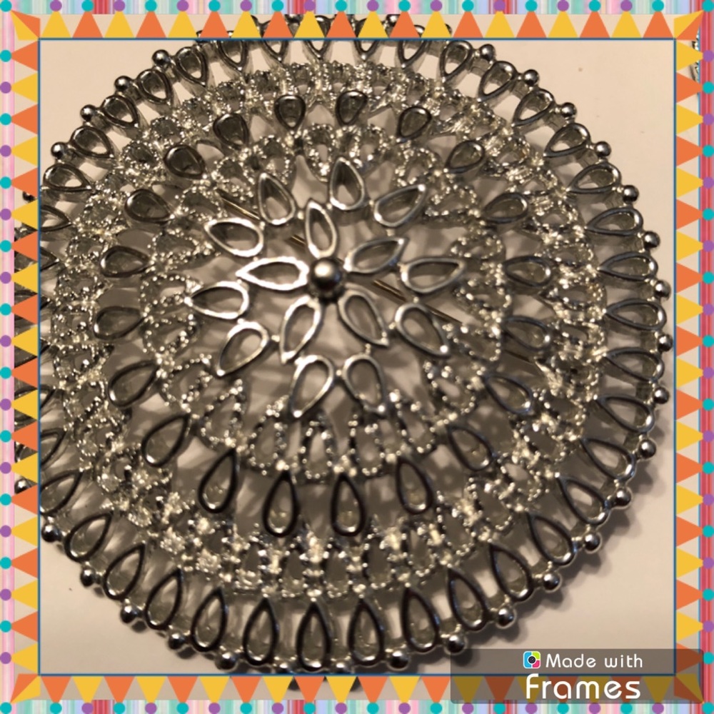 Big silvertone round brooch